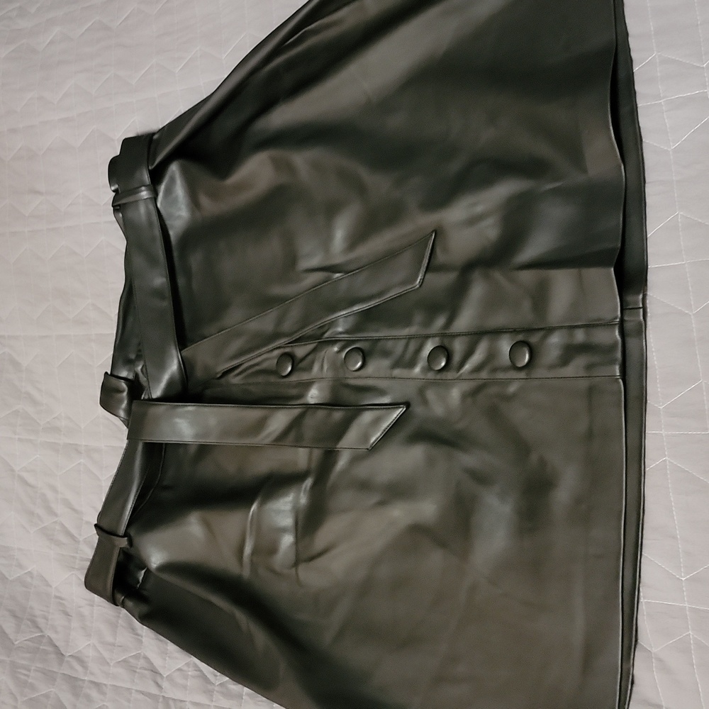 🎄Faux leather skirt